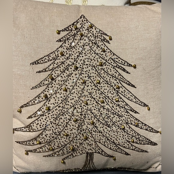 Pillow bundle -Gold accents
Bundle of 4 - Picture 2 of 7